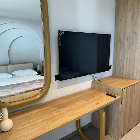 Uzeiri Guest Hotel Borsh