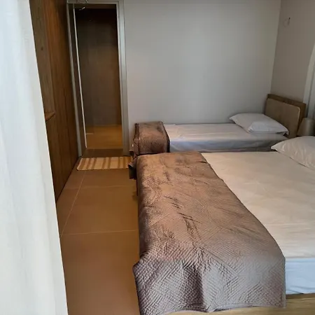 מלון Uzeiri Guest בורש