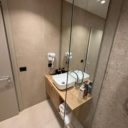 Uzeiri Guest Hotel Borsh