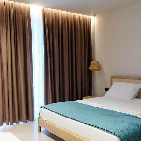 Otel Uzeiri Guest 4*