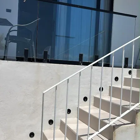 Otel Uzeiri Guest