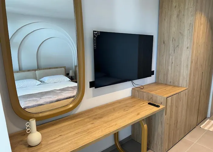 Uzeiri Guest Hotel Borsh