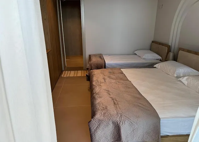 Hotel Uzeiri Guest Borsh