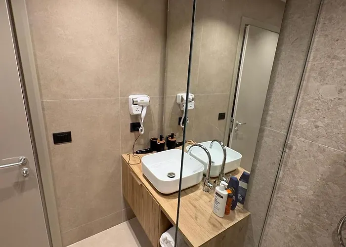 Uzeiri Guest Hotel Borsh